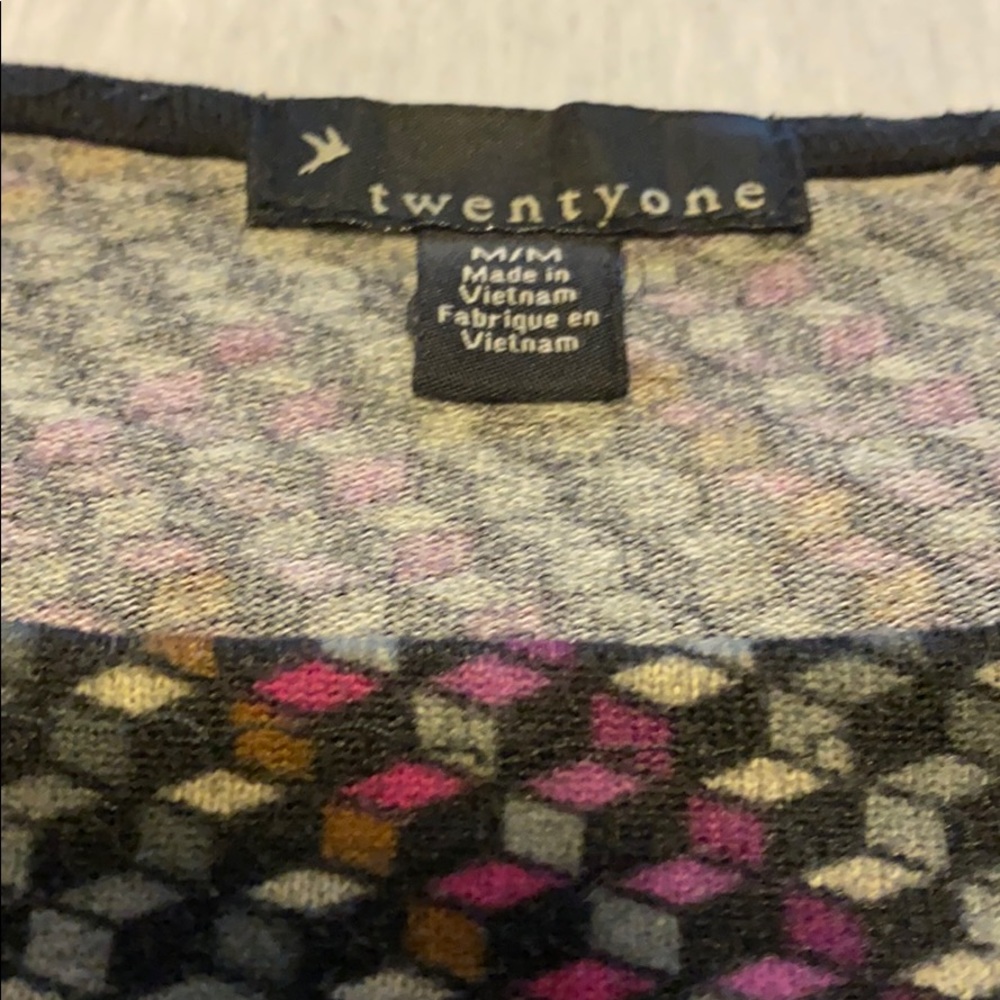 ✨Geometric cube top! - Picture 2 of 3